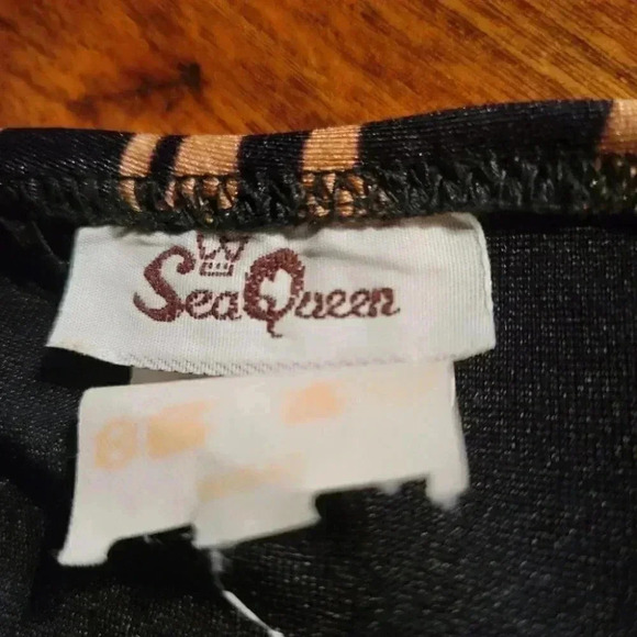 Womans One Piece Swim Bathing Suit size 16 shirred gathered  front - Picture 7 of 8